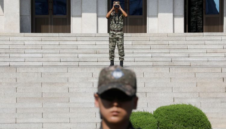 طرد جندي امريكي من كوريا الشمالية