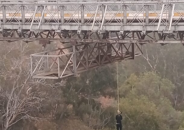 العثور على جثة معلقة بقنطرة بالصخيرات