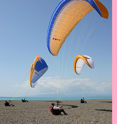 أين تدرب مقاتلو حماس على الطائرات الشراعية التي اقتحموا بها مستوطنات غزة؟