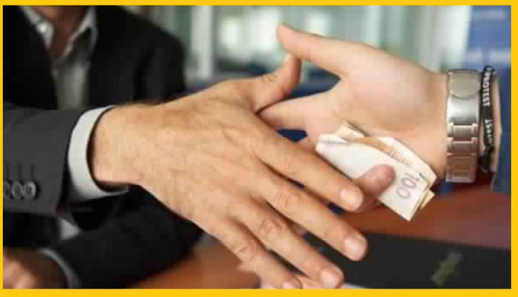 الرشوة تطيح بمستشار جماعي بفاس