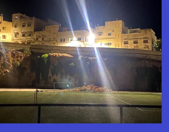 فاس : انهيار سور محيط بملعب القرب المرينيين