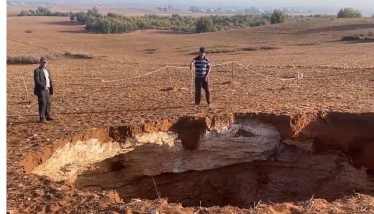 ظهور حفرة كبيرة نواحي الجديدة يثير مخاوف