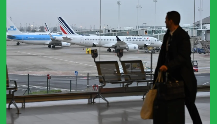 إنذارات بوجود قنابل تخلي 8 مطارات فرنسية