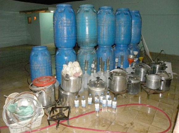 العيون : توقيف مروج "الماحيا" وحجز كميات مهمة من مسكر ماء الحياة