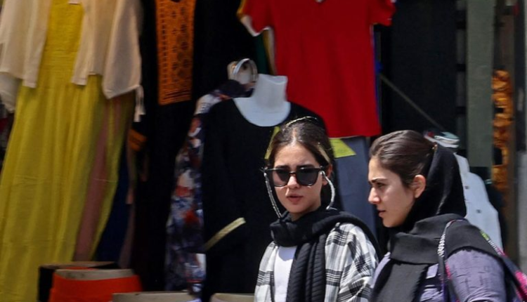 الأمم المتحدة تدعو إيران إلى حل “شرطة الأخلاق”