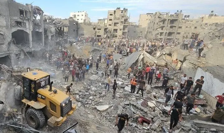 غارة إسرائيلية تدمر قسم أمراض القلب في مجمع الشفاء شمال قطاع غزة