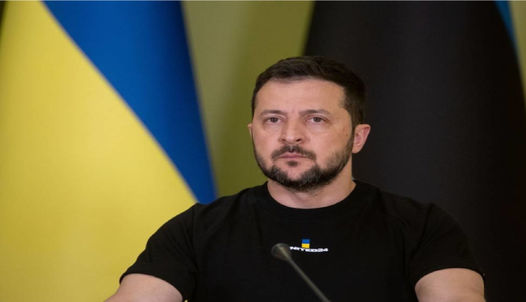 زيلينسكي يطلق سراح ساعده الأيمن وآخرون