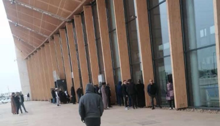 منع مرافقي المسافرين من دخول مطار "العروي" بالناظور يثير الاستياء
