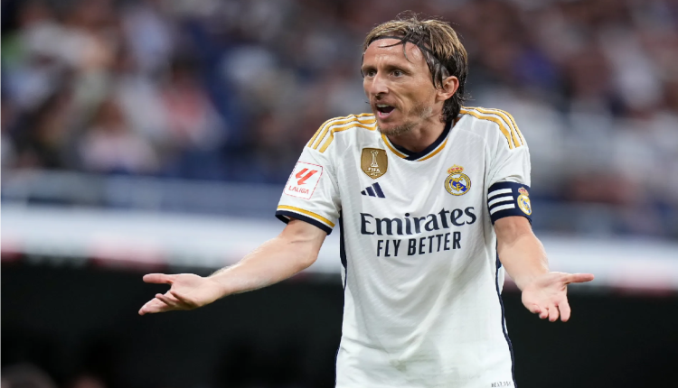ريال مدريد يجدد عقد لوكا مودريتش لموسم إضافي