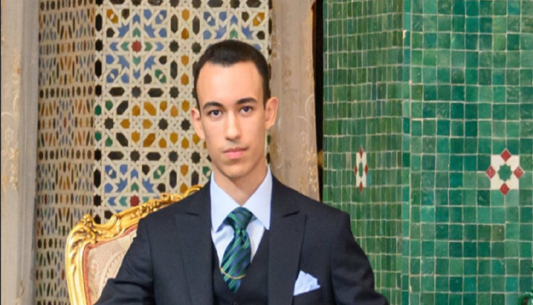 الأمير مولاي الحسن يقضي عطلته مع والدته وشقيقته باليونان