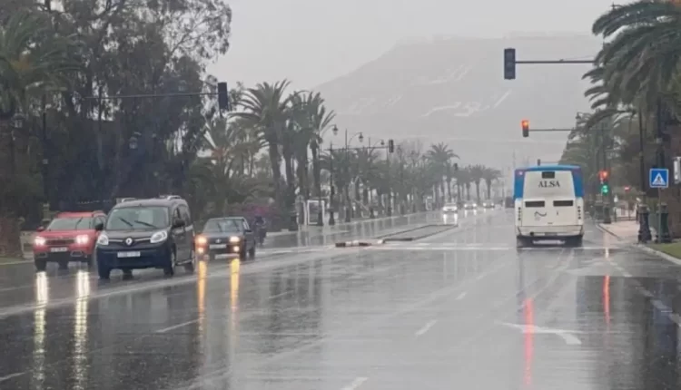 نشرة إنذارية: توقع نزول تساقطات رعدية وأحوال جوية غير مستقرة