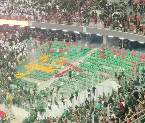 أحداث مؤسفة وشعارات ضد السلطة الجزائرية في لقاء دوري أبطال إفريقيا