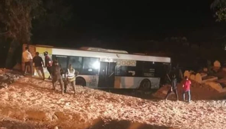 تفاصيل حادث انقلاب حافلة في "فاس" وآثارها