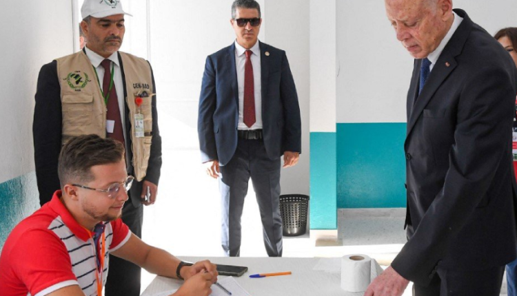 جدل واسع بعد فوز "قيس سعيد" في الانتخابات الرئاسية التونسية للمرة الثانية