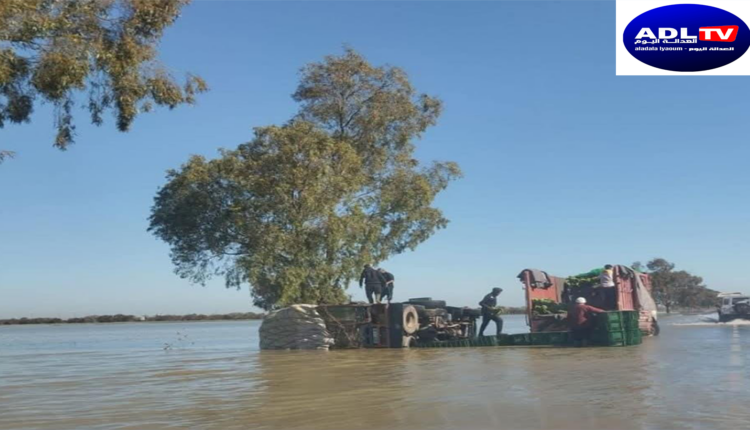 فيضانات "وادي سبو" تتسبب في انقلاب شاحنة ب"القنيطرة" وتعيد الجدل حول السلامة الطرقية